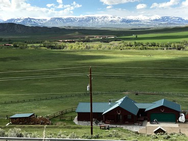 Rustic Accommodation with Breakfast near Shoshone National Forest, Wyoming - Meeteetse, Wyoming - glamping.directory