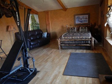 Rustic Accommodation with Breakfast near Shoshone National Forest, Wyoming - Meeteetse, Wyoming - glamping.directory