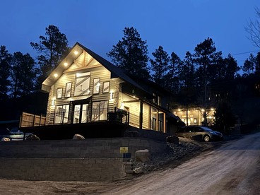 Luxury Black Hills Chalet with Hot Tub Near Mount Rushmore, Keystone SD - glamping.directory