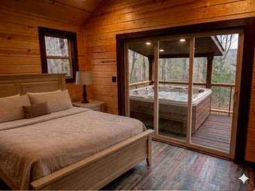 Peaceful Wooded Getaway with Hot Tub, Fire Pit & Scenic Views in Pittsburg, Missouri - Pittsburg, Missouri - glamping.directory
