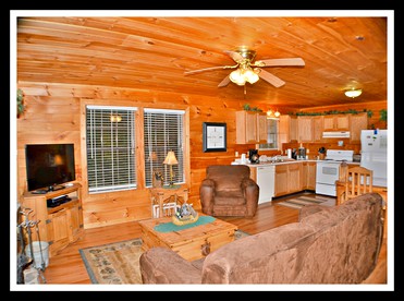 Romantic Cabin Retreat with a Hot Tub near Sevierville, Tennessee - Sevierville, Tennessee - glamping.directory