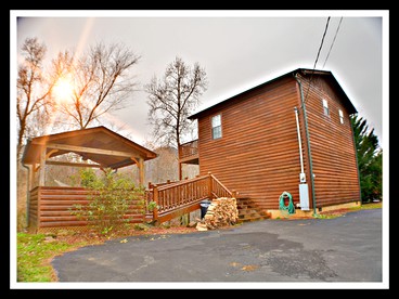 Romantic Cabin Retreat with a Hot Tub near Sevierville, Tennessee - glamping.directory