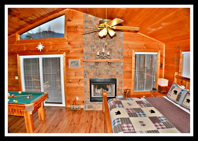 Romantic Cabin Retreat with a Hot Tub near Sevierville, Tennessee - Sevierville, Tennessee - glamping.directory