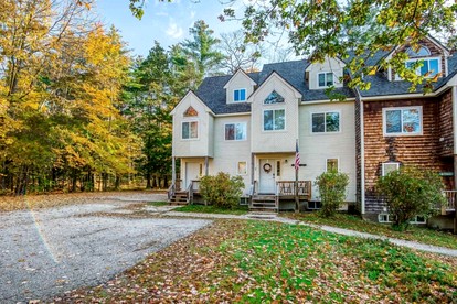 Charming Rental Great for a Family Holiday Getaway in New Hampshire - glamping.directory