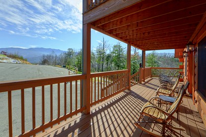 Smoky Mountain Cabin Rental for Glamping in Tennessee - Gatlinburg, Tennessee - glamping.directory
