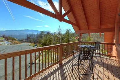 Smoky Mountain Cabin Rental for Glamping in Tennessee - Gatlinburg, Tennessee - glamping.directory