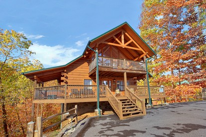 Smoky Mountain Cabin Rental for Glamping in Tennessee - Gatlinburg, Tennessee - glamping.directory