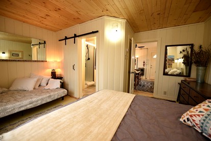 Charming Vintage Cabin Retreat near Jefferson River in Montana - Whitehall, Montana - glamping.directory