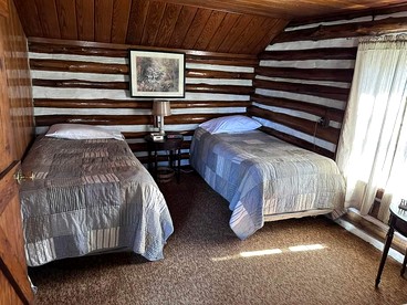Dog-Friendly Log Cabin for a Memorable Family Getaway near Youghiogheny River Lake in Pennsylvania - Markleysburg, Pennsylvania - glamping.directory