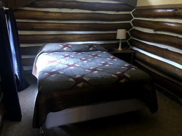 Dog-Friendly Log Cabin for a Memorable Family Getaway near Youghiogheny River Lake in Pennsylvania - Markleysburg, Pennsylvania - glamping.directory