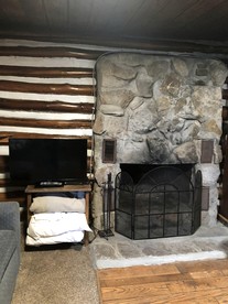 Dog-Friendly Log Cabin for a Memorable Family Getaway near Youghiogheny River Lake in Pennsylvania - Markleysburg, Pennsylvania - glamping.directory