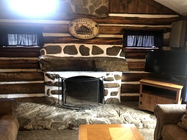 Dog-Friendly Log Cabin for a Memorable Family Getaway near Youghiogheny River Lake in Pennsylvania - Markleysburg, Pennsylvania - glamping.directory