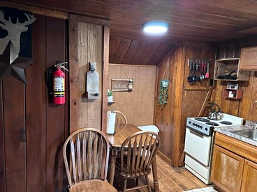 Dog-Friendly Log Cabin for a Memorable Family Getaway near Youghiogheny River Lake in Pennsylvania - Markleysburg, Pennsylvania - glamping.directory