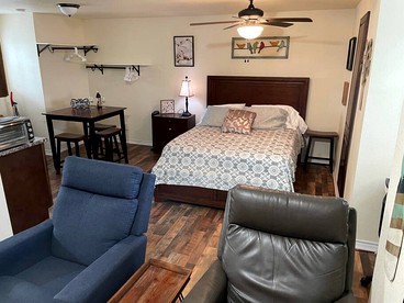 Pet-Friendly Cabin on the Banks of the Colorado River in Bastrop, TX - Bastrop , Texas - glamping.directory