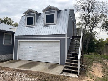 Pet-Friendly Cabin on the Banks of the Colorado River in Bastrop, TX - Bastrop , Texas - glamping.directory