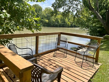 Pet-Friendly Cabin on the Banks of the Colorado River in Bastrop, TX - Bastrop , Texas - glamping.directory