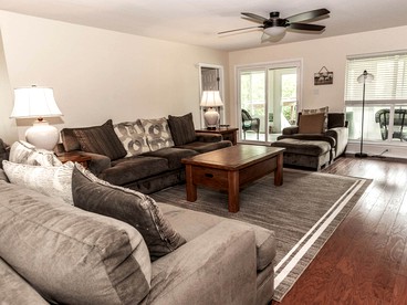 Pet-Friendly Cabin on the Banks of the Colorado River in Bastrop, TX - Bastrop , Texas - glamping.directory