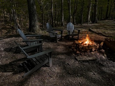 Spacious Chalet-Cabin with Hot Tub, Huge Deck, Fire Pit All Just a 15 Minute Walk to Sleepy Creek in Berkeley Springs, WV - Berkeley Springs , West Virginia - glamping.directory