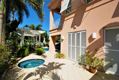 Spacious Beach House with Pools, Hot-Tub and Tennis Court in South Padre Island, Texas - South Padre Island, Texas - glamping.directory