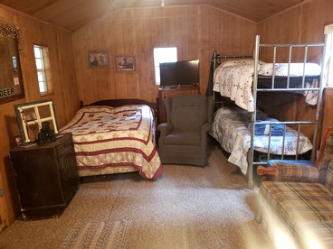 Private Pet-Friendly Cabins with Fire Pit for Nature Escapes in Clear Spring, Maryland, for Memorable Family Glamping Trips - Clear Spring, Maryland - glamping.directory