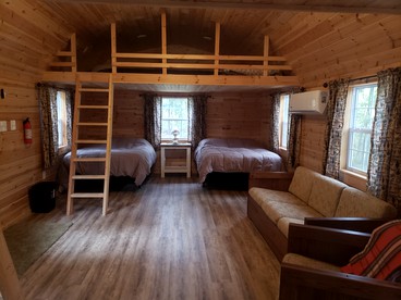 Private Pet-Friendly Cabins with Fire Pit for Nature Escapes in Clear Spring, Maryland, for Memorable Family Glamping Trips - Clear Spring, Maryland - glamping.directory