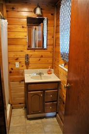 Quaint Cabin Suitable for Four Among Nature in Alaska - Cooper Landing, Alaska - glamping.directory