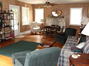 Gorgeous Stone Vacation Rental with a Fireplace in Ingram, Texas - Ingram, Texas - glamping.directory