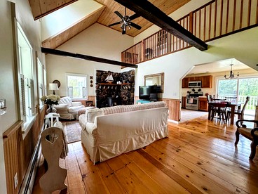 Charming Dog-Friendly Beach House with Fire Pit & Jetted Tub Near Carters Beach in Hancock, Maine - Hancock, Maine - glamping.directory