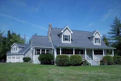 Charming Dog-Friendly Beach House with Fire Pit & Jetted Tub Near Carters Beach in Hancock, Maine - glamping.directory