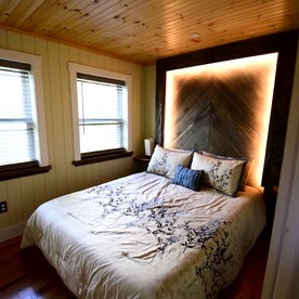 Luxurious Tree House with Hot Tub and Firepit, Perched over Littlefield Pond, Perfect for a Relaxing Weekend Getaway near Portland, Maine - Sanford, Maine - glamping.directory