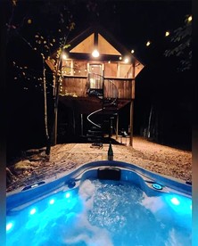 Luxurious Tree House with Hot Tub and Firepit, Perched over Littlefield Pond, Perfect for a Relaxing Weekend Getaway near Portland, Maine - Sanford, Maine - glamping.directory