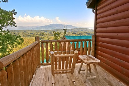 Great Smoky Mountains Cabin with Epic Views and a Hot Tub - Sevierville, Tennessee - glamping.directory