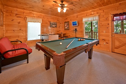 Great Smoky Mountains Cabin with Epic Views and a Hot Tub - Sevierville, Tennessee - glamping.directory