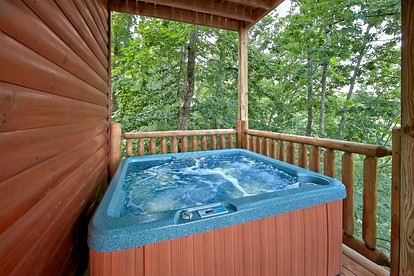 Great Smoky Mountains Cabin with Epic Views and a Hot Tub - Sevierville, Tennessee - glamping.directory