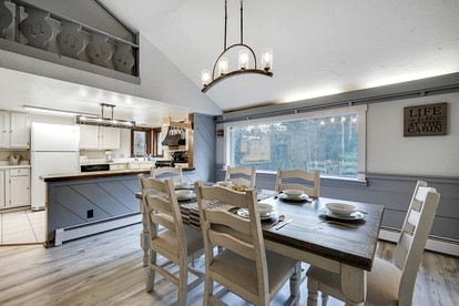 Stunning Modern Cabin with Fire Pit in Killington, Vermont - Killington, Vermont - glamping.directory