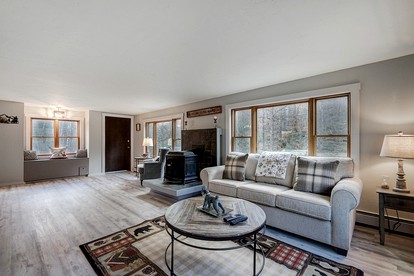 Stunning Modern Cabin with Fire Pit in Killington, Vermont - Killington, Vermont - glamping.directory