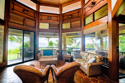 Exclusive Vacation Rental for Large Groups on the Shores of Anini Beach on the Island of Kauai in Hawaii - Princeville, Hawaii - glamping.directory