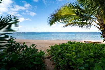 Exclusive Vacation Rental for Large Groups on the Shores of Anini Beach on the Island of Kauai in Hawaii - Princeville, Hawaii - glamping.directory