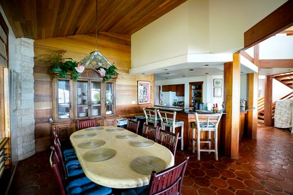Exclusive Vacation Rental for Large Groups on the Shores of Anini Beach on the Island of Kauai in Hawaii - Princeville, Hawaii - glamping.directory
