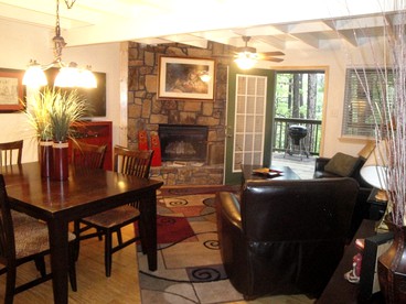 Amazing Wooden Cottage with Hot-tub and Swimming Pool in Mountain Harbor Forest, Arkansas - Mount Ida, Arkansas - glamping.directory