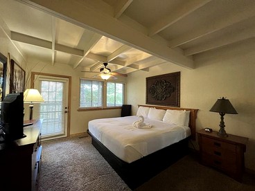Amazing Wooden Cottage with Hot-tub and Swimming Pool in Mountain Harbor Forest, Arkansas - Mount Ida, Arkansas - glamping.directory