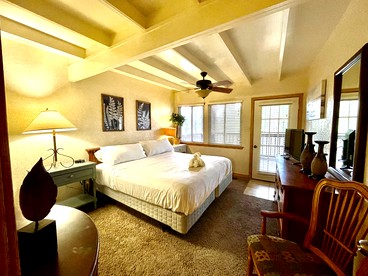 Amazing Wooden Cottage with Hot-tub and Swimming Pool in Mountain Harbor Forest, Arkansas - Mount Ida, Arkansas - glamping.directory