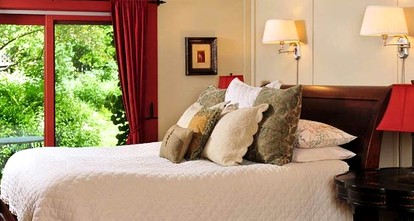 Wonderful Getaway Rental in Refurbished Barn by a Shimmering Lake in Canandaigua, New York - Canandaigua, New York - glamping.directory