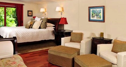Wonderful Getaway Rental in Refurbished Barn by a Shimmering Lake in Canandaigua, New York - Canandaigua, New York - glamping.directory