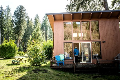 Cozy Cabin Getaway in the Woodlands near the Western Cascades of Oregon - McKenzie Bridge, Oregon - glamping.directory