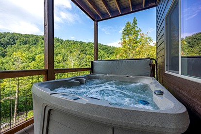 Mountain Cabin Retreat with Hot-Tub, Pool Table and Picnic Space in Pigeon Forge, Tennessee - Pigeon Forge, Tennessee - glamping.directory