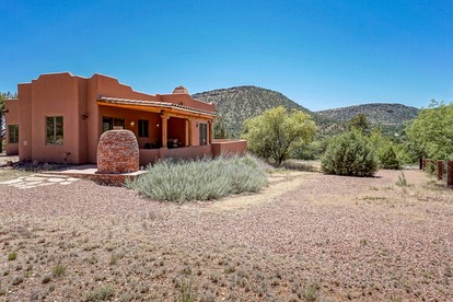 Peaceful Secluded Vacation Rental with Pizza Oven and Stunning Views in Village of Oak Creek, Arizona - glamping.directory