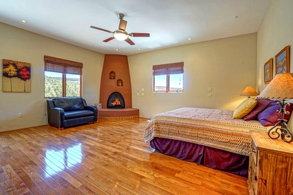 Peaceful Secluded Vacation Rental with Pizza Oven and Stunning Views in Village of Oak Creek, Arizona - Village of Oak Creek, Arizona - glamping.directory