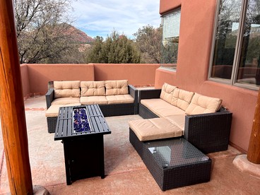 Peaceful Secluded Vacation Rental with Pizza Oven and Stunning Views in Village of Oak Creek, Arizona - Village of Oak Creek, Arizona - glamping.directory