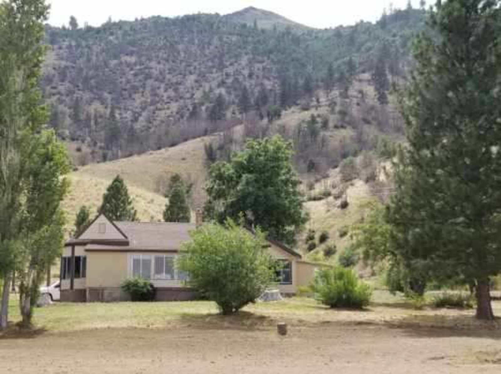 The 395 Ranch,  Seclusion & Views! - glamping.directory